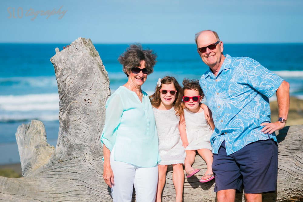 grandparents-and-grandkids-at-the-beach